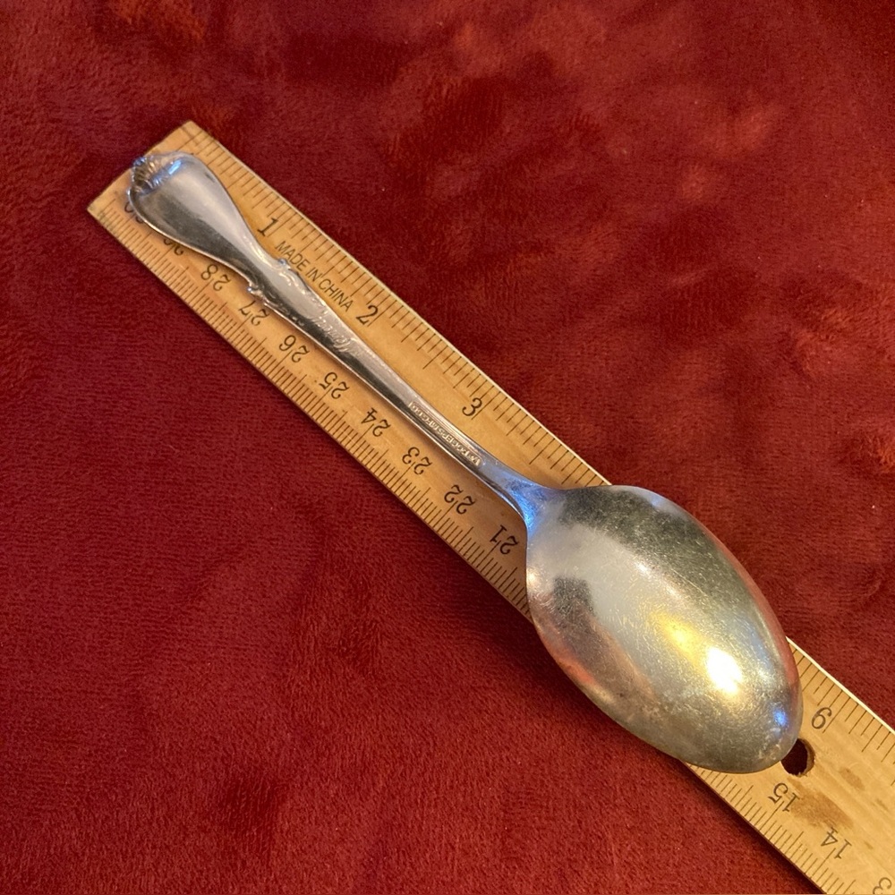 Set of 7 Wm Rogers Mfg Silverplate Dinner Spoons in Memory Pattern | 1960s - Picture 5 of 6